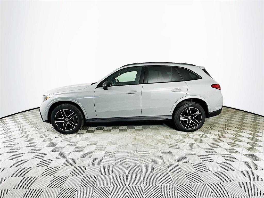 2026 Mercedes Benz GLC 300 photo 2