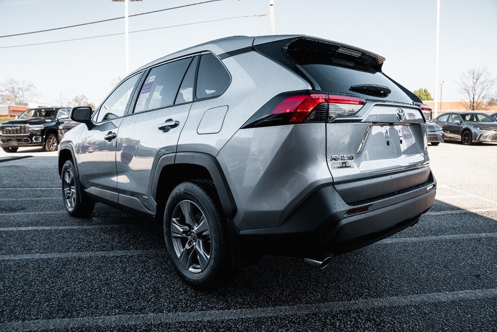 2025 Toyota RAV4 Hybrid XLE photo 3
