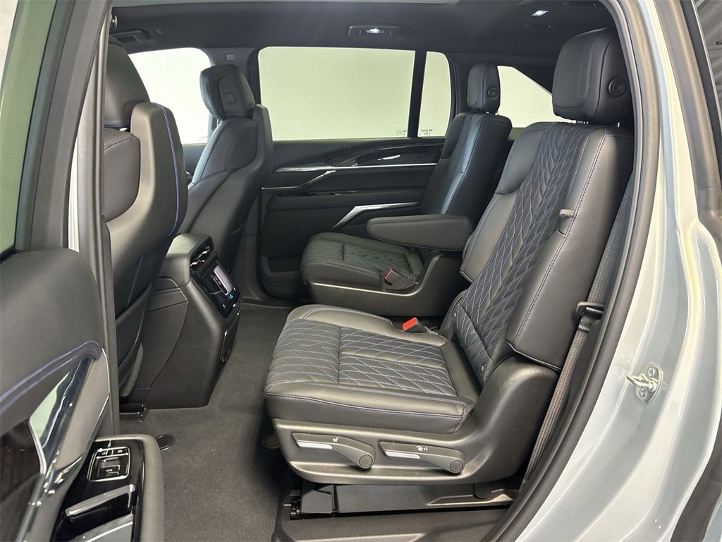 2025 Cadillac Escalade IQ Luxury photo 25