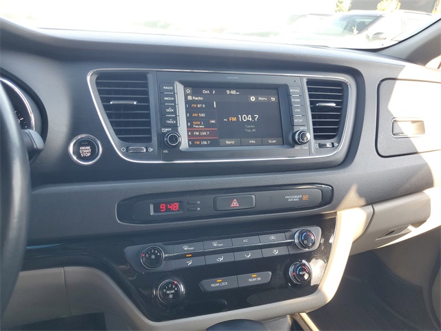 2017 Kia Sedona LX photo 16