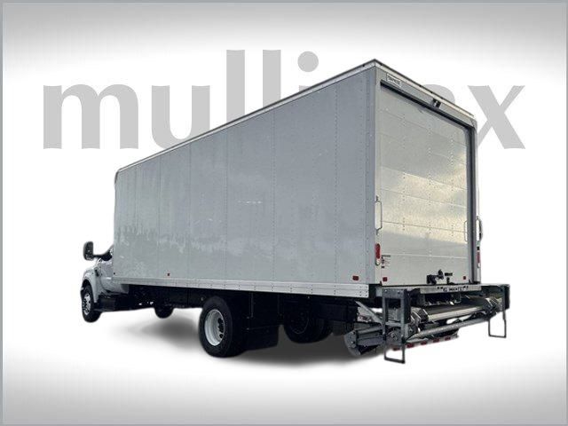 2025 Ford F-750 SuperCab Base photo 3