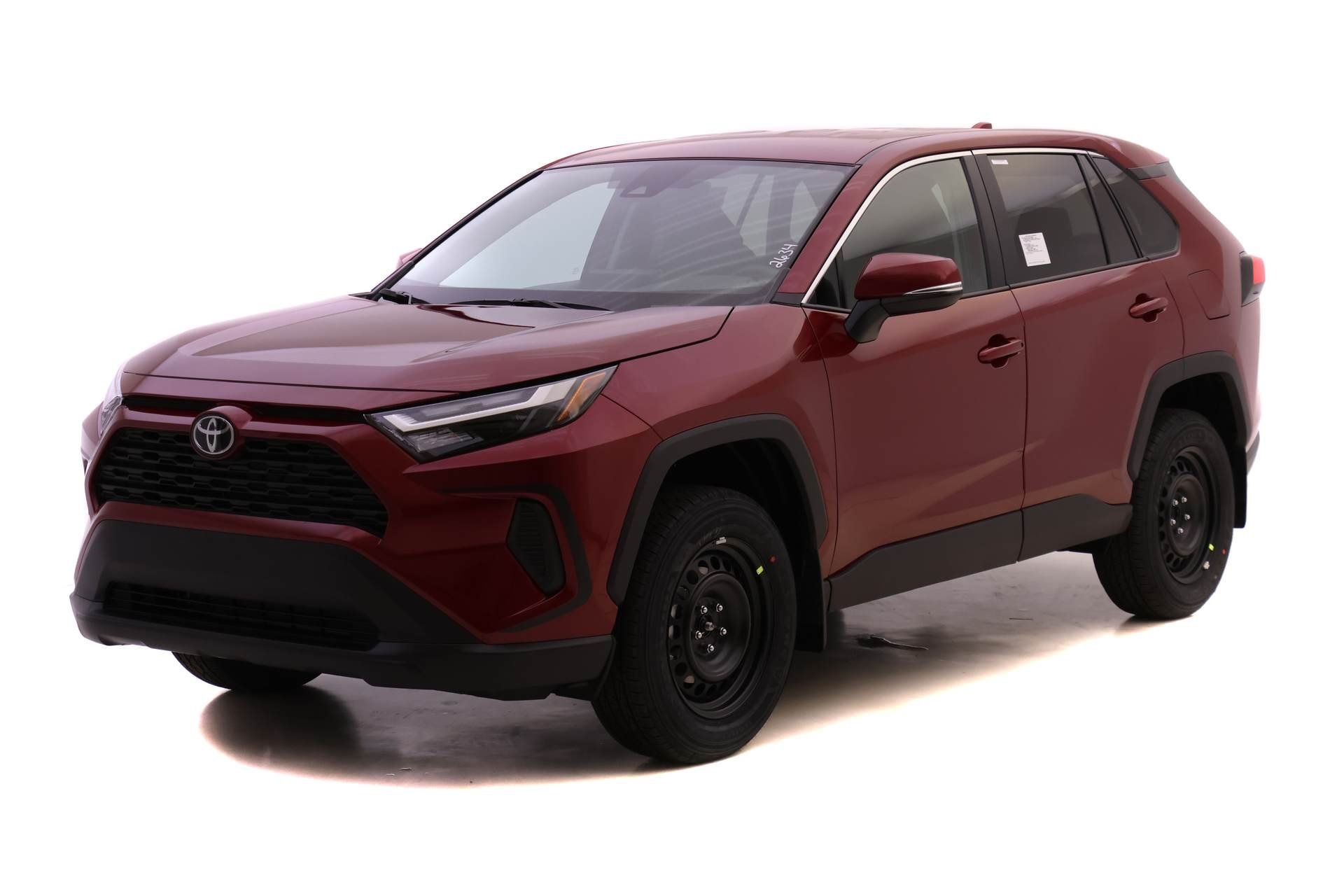 2025 Toyota RAV4 LE's photo