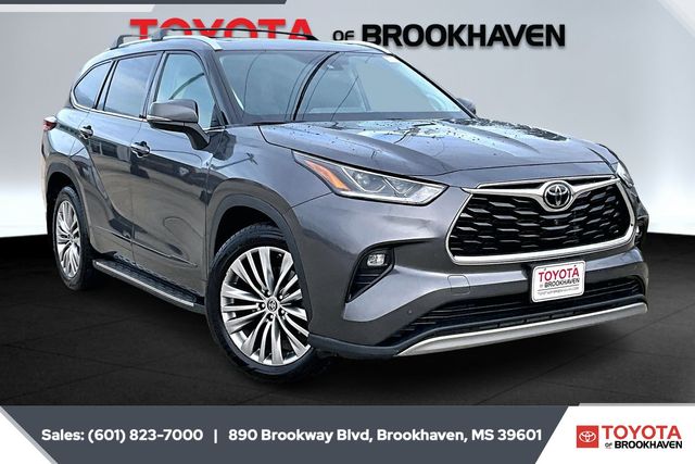2022 Toyota Highlander Platinum's photo