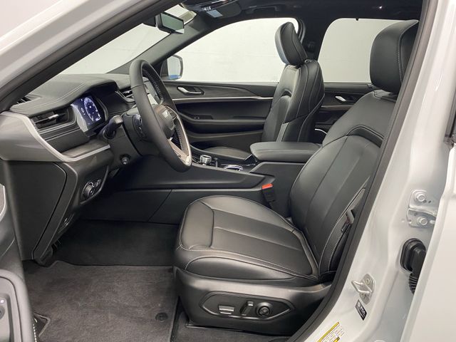 2025 Jeep Grand Cherokee Limited photo 3