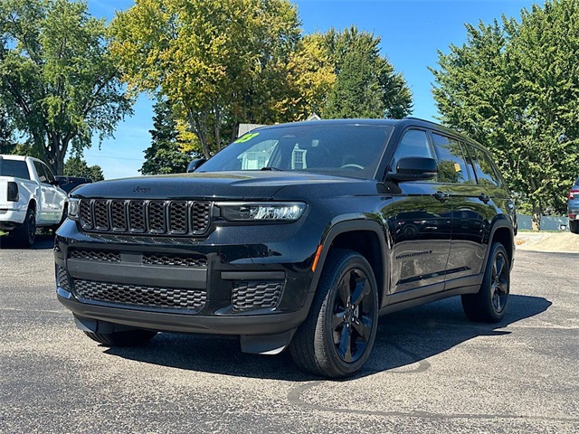 2023 Jeep Grand Cherokee Altitude photo 2