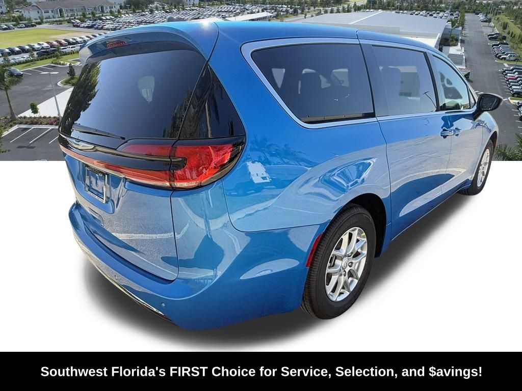 2026 Chrysler Pacifica photo 4
