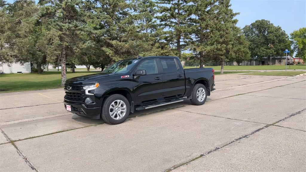 2023 Chevrolet Silverado RST photo 3
