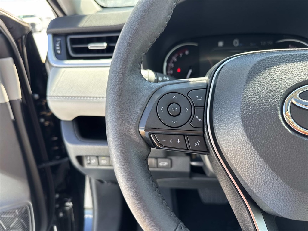 2023 Toyota RAV4 XLE Premium photo 22