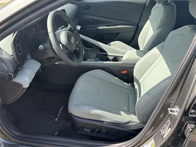 2025 Hyundai Elantra Hybrid Limited photo 9