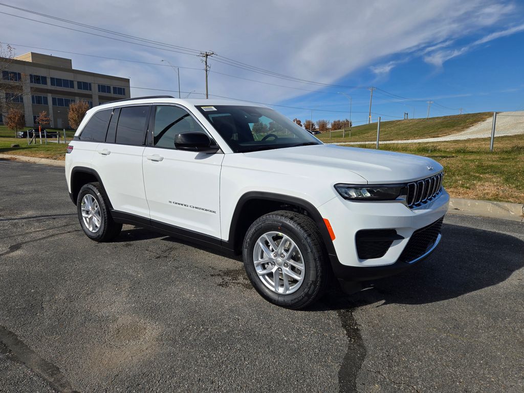 2025 Jeep Grand Cherokee Laredo's photo