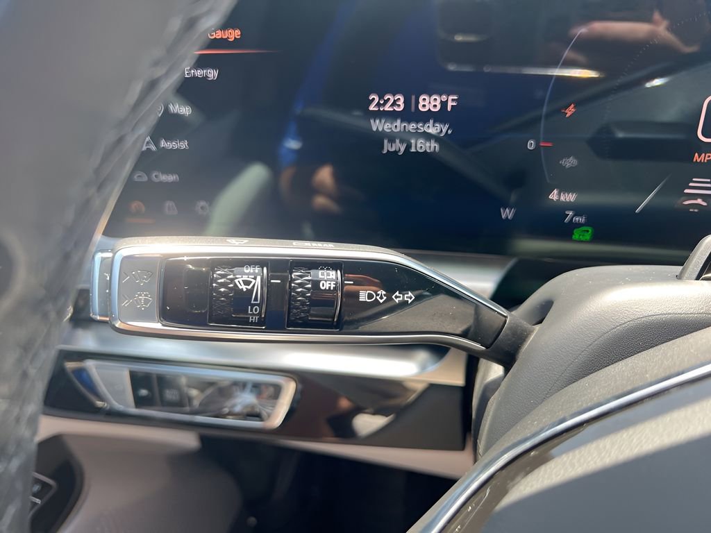 2025 Cadillac Lyriq Luxury photo 33