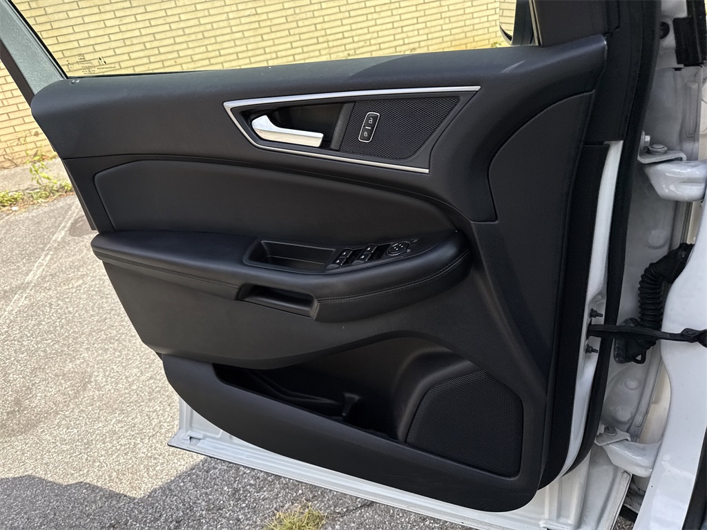 2022 Ford Edge SEL photo 22