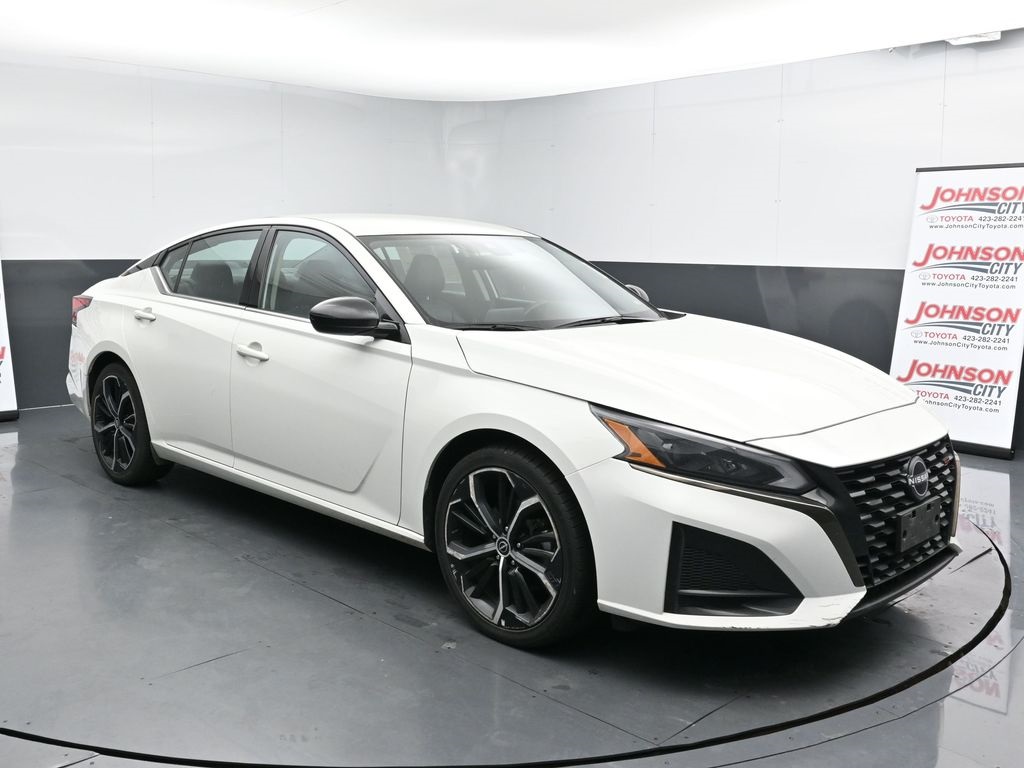 2023 Nissan Altima 2.5 SR photo 2