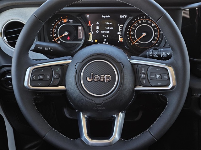 2025 Jeep Wrangler Sahara photo 17