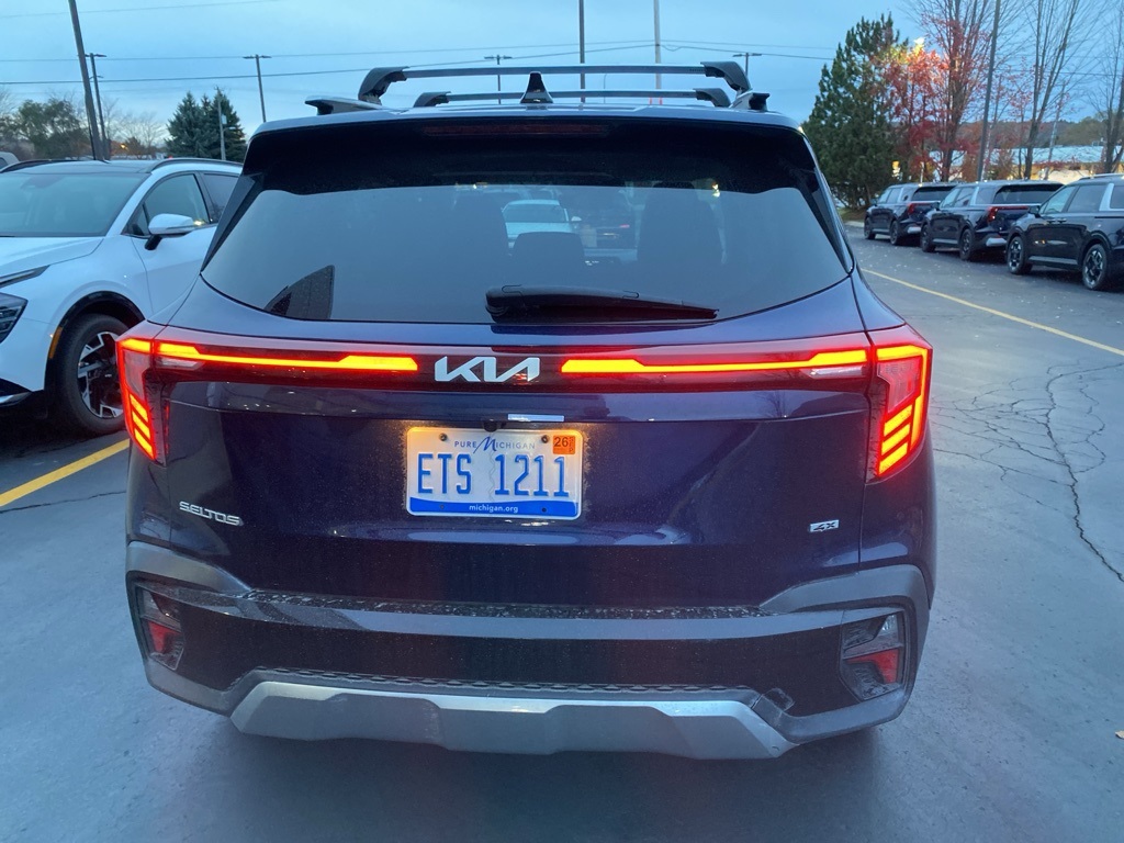 2024 Kia Seltos EX photo 3