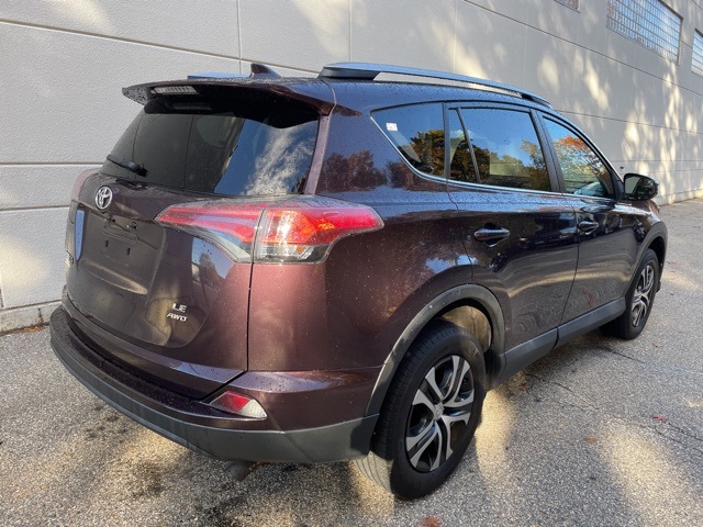 2017 Toyota RAV4 LE photo 4