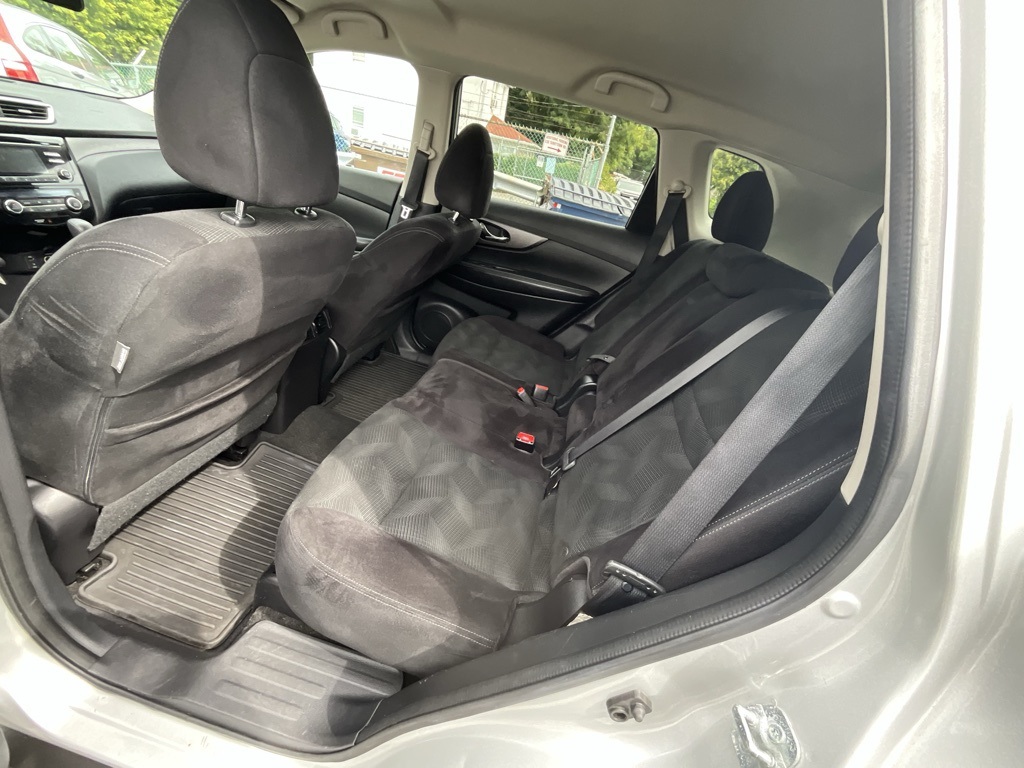 2014 Nissan Rogue SV photo 18