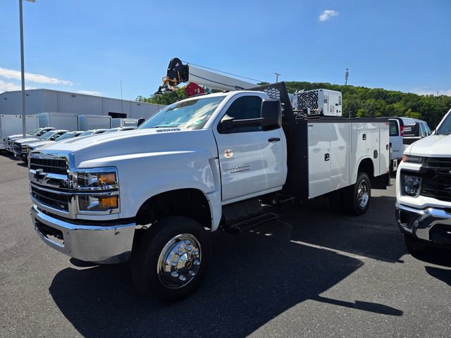 2024 Chevrolet Silverado 6500HD Work Truck photo 2