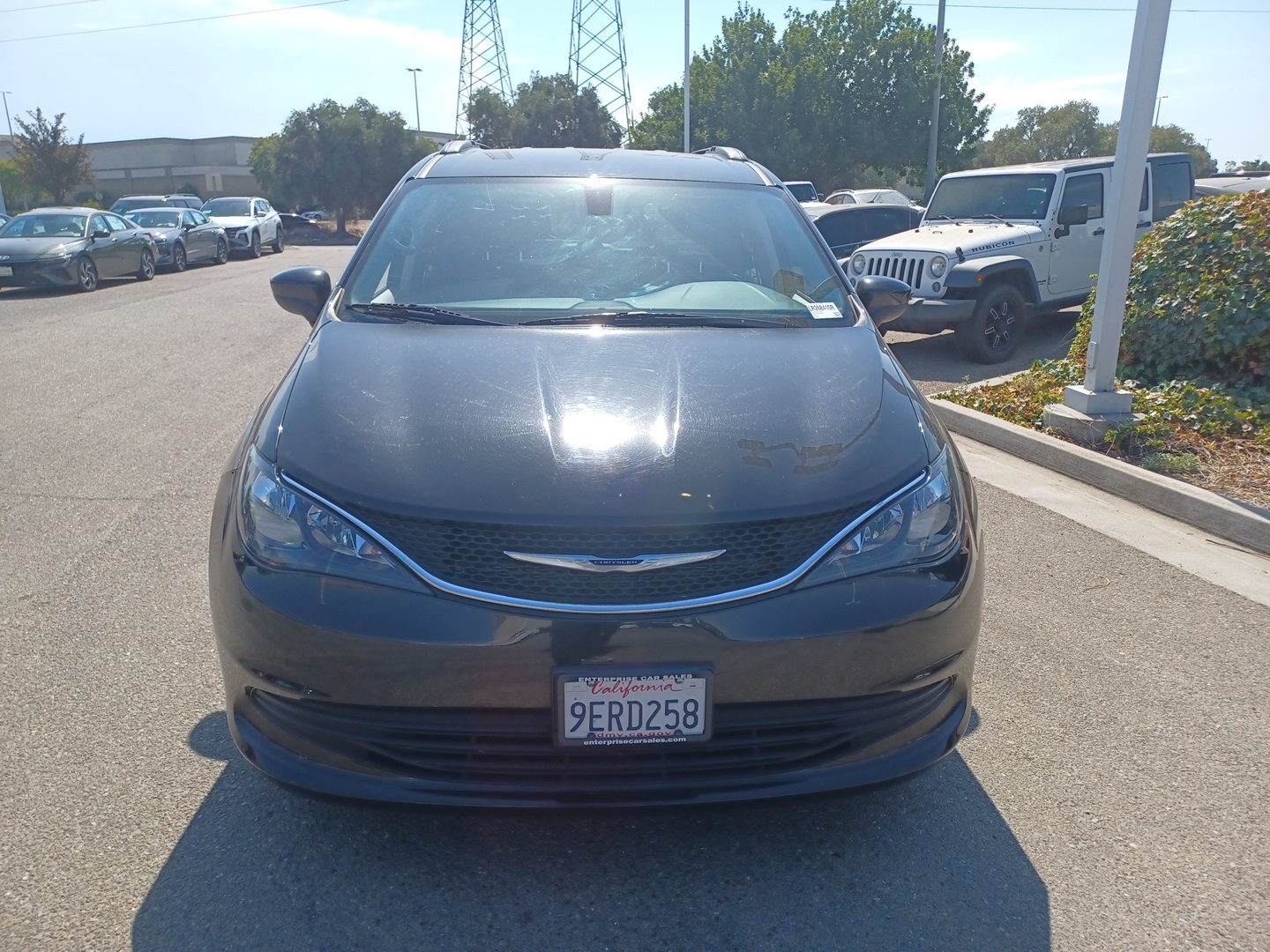 2020 Chrysler Voyager LXi photo 2