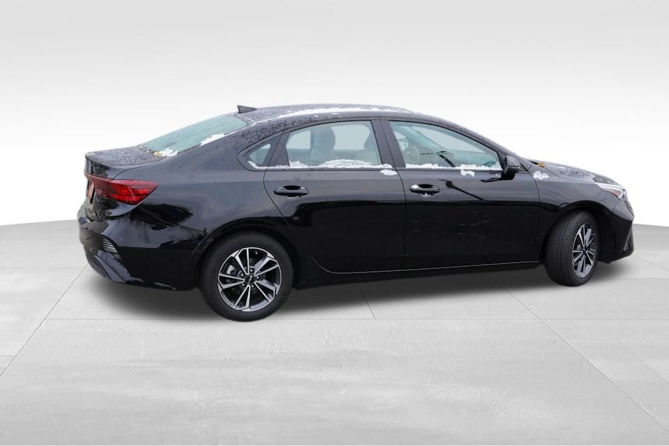 2023 Kia Forte LXS photo 4