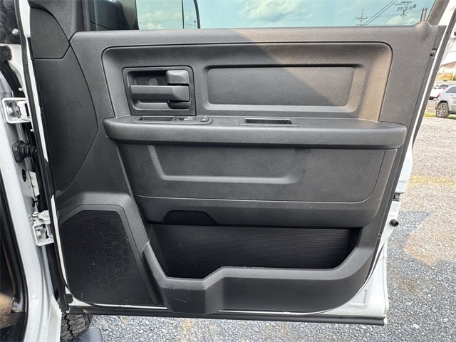 2017 Ram 3500 Tradesman photo 14