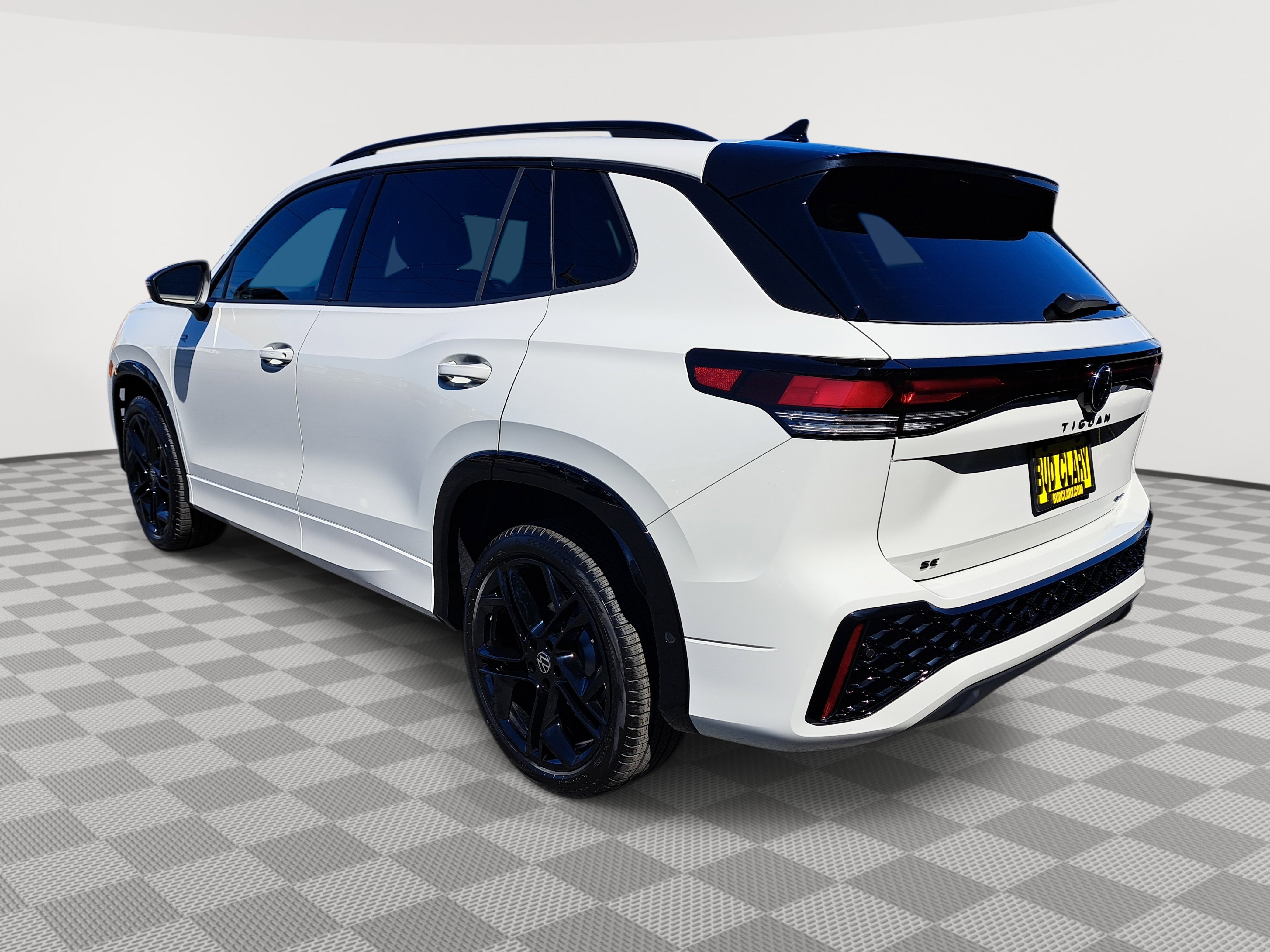 2025 Volkswagen Tiguan SE R-Line Black photo 4