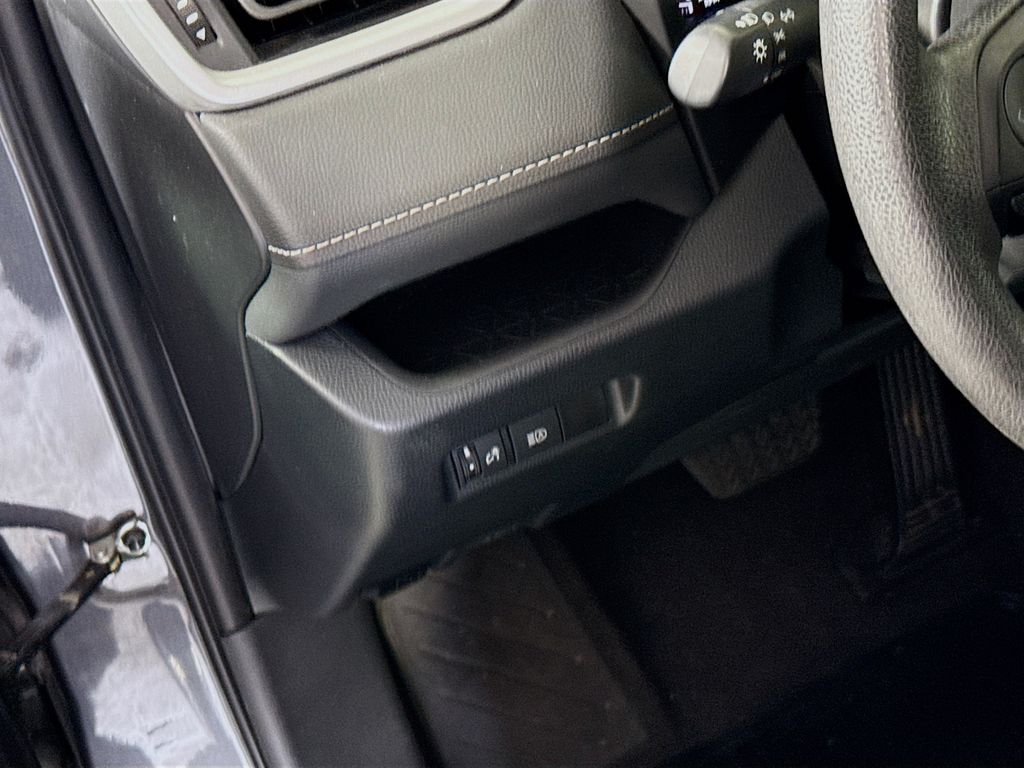 2024 Toyota RAV4 LE photo 10