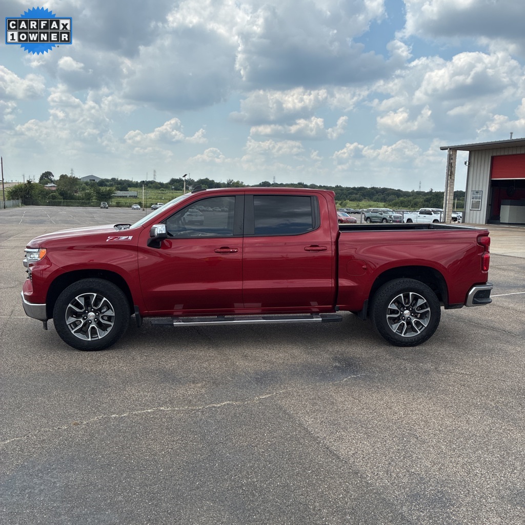 2024 Chevrolet Silverado 1500 LT photo 2