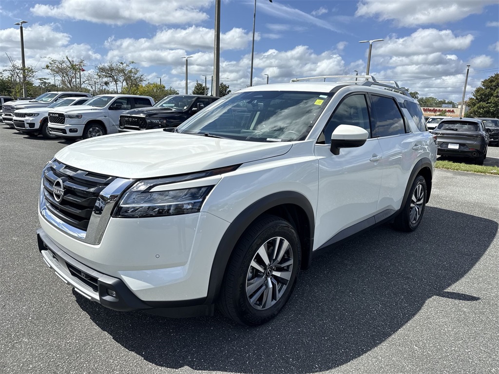 2022 Nissan Pathfinder SL photo 4
