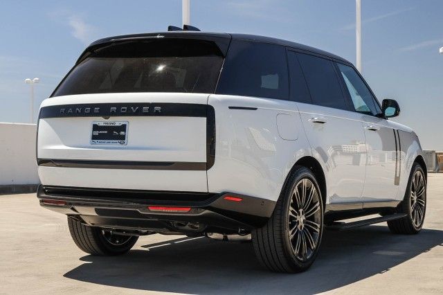 2025 Land Rover Range Rover SE photo 4
