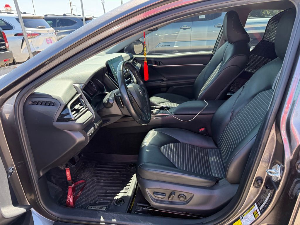 2022 Toyota Camry SE photo 8