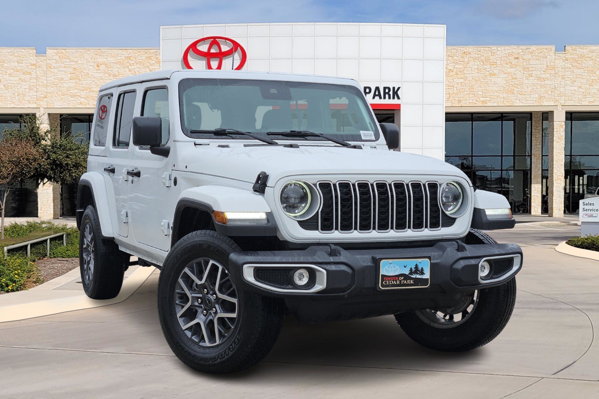 2025 Jeep Wrangler 4-Door Sahara's photo