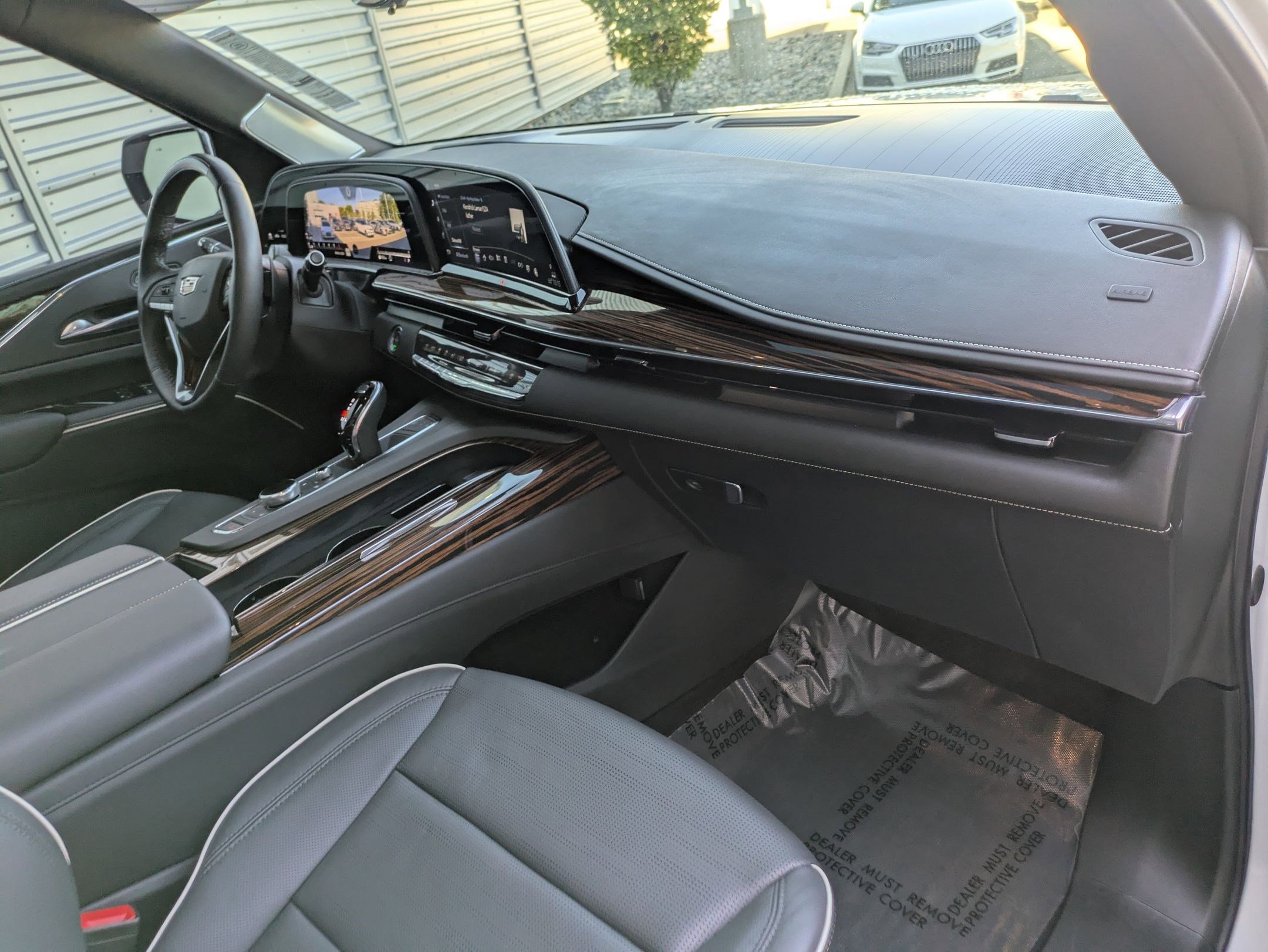 2024 Cadillac Escalade Premium Luxury photo 32