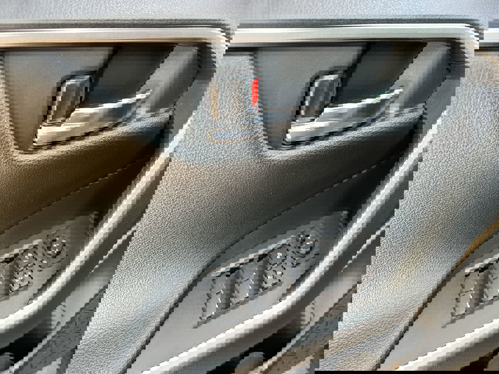 2023 Toyota RAV4 Hybrid XSE photo 13