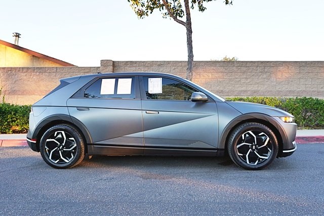 Used 2023 Gray Hyundai SEL image 6