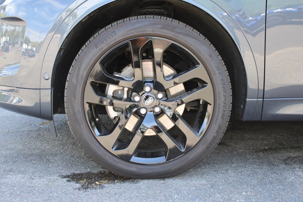 2024 Land Rover Discovery Sport S photo 12