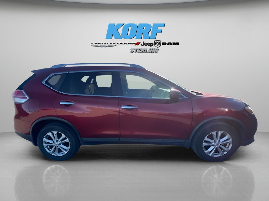 2016 Nissan Rogue SV photo 2