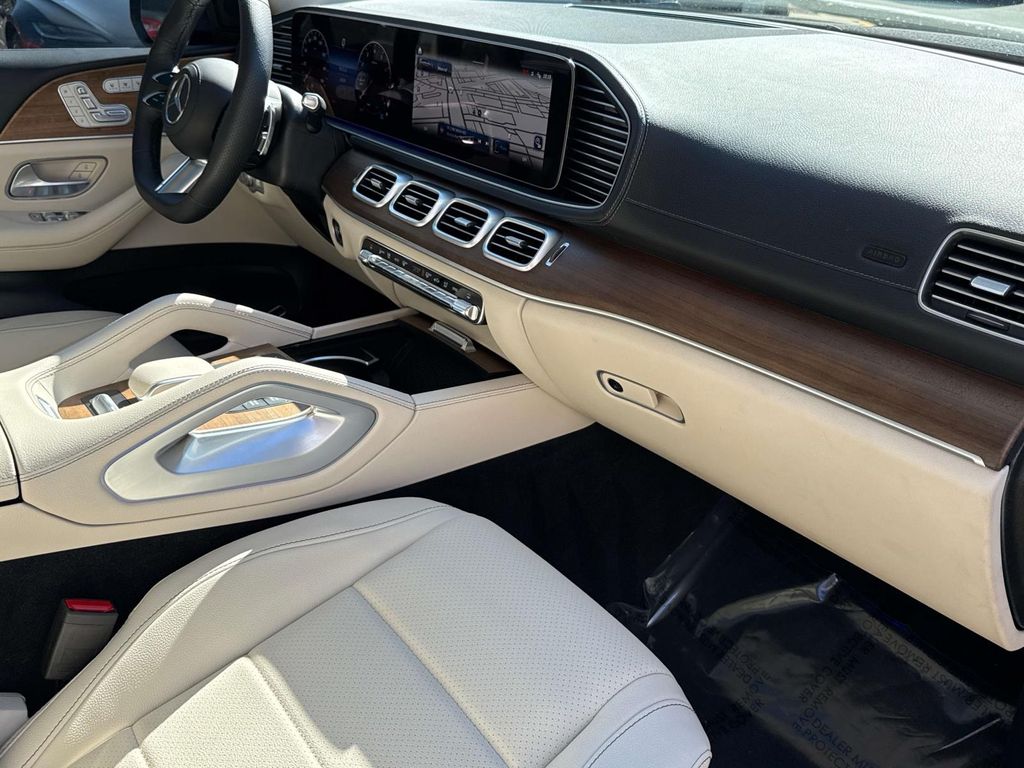 2024 Mercedes Benz GLS 450 4MATIC photo 19