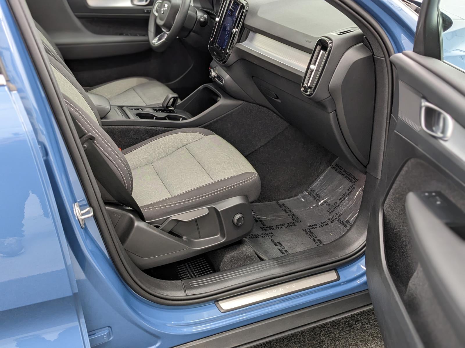 2024 Volvo XC40 Core photo 19