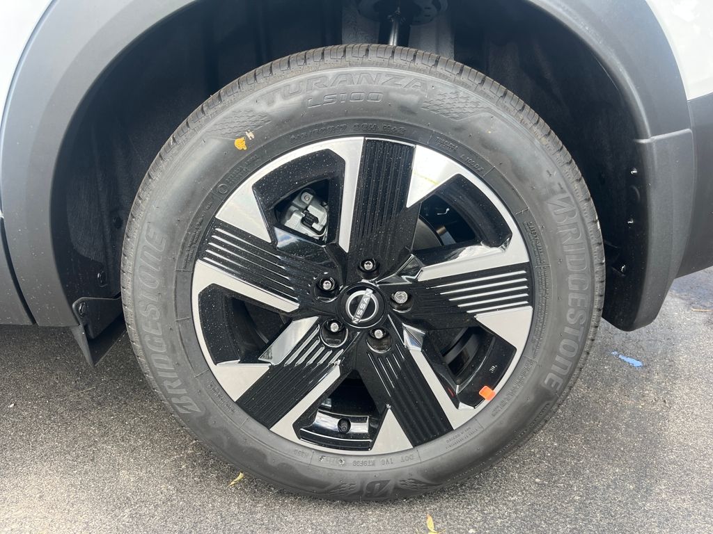 2025 Nissan Kicks SV photo 3