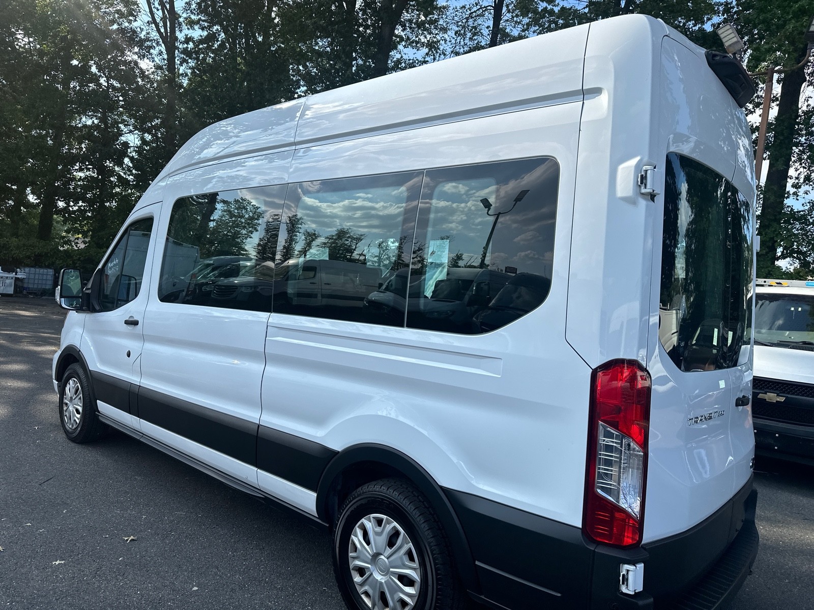 2021 Ford Transit Passenger XLT photo 3