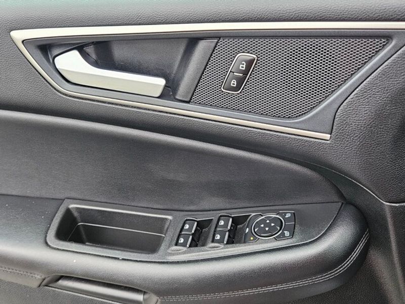 2023 Ford Edge SEL photo 27