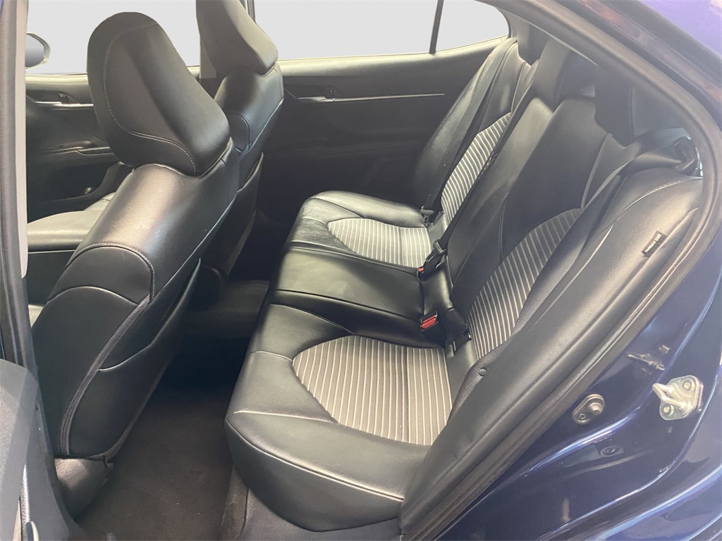 2022 Toyota Camry SE photo 21