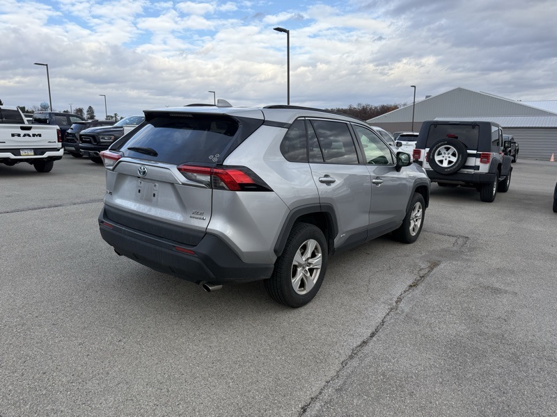 2021 Toyota RAV4 Hybrid XLE photo 3