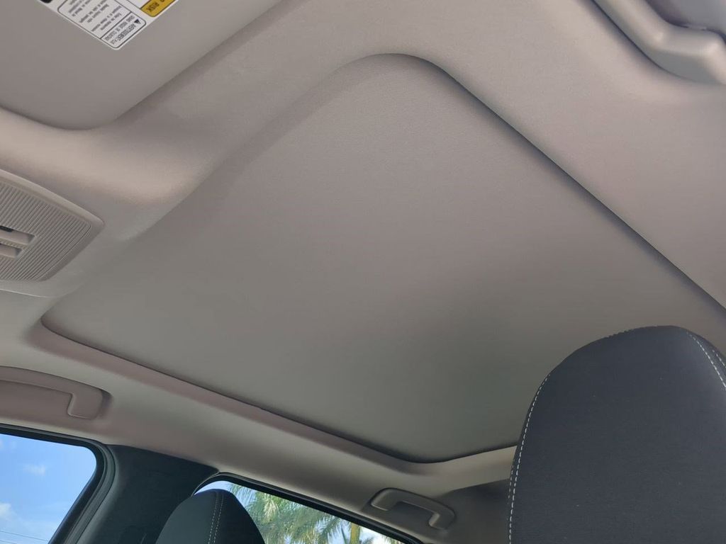 2025 Nissan Kicks SV photo 13