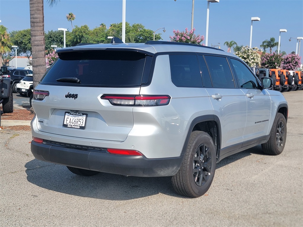2025 Jeep Grand Cherokee Altitude photo 3