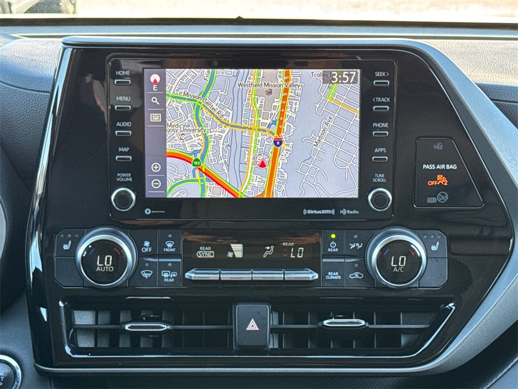 2022 Toyota Highlander XLE photo 21