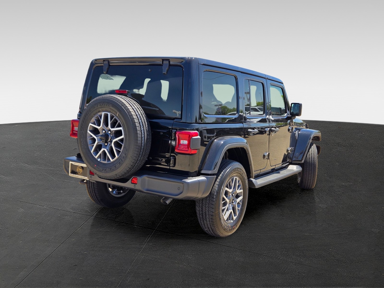 2025 Jeep Wrangler Sahara photo 4