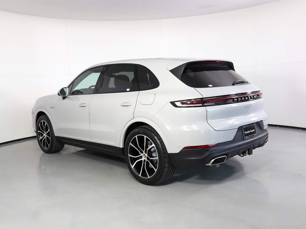 2025 Porsche Cayenne E-Hybrid photo 3