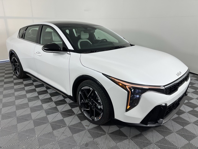 2025 Kia K4 GT-Line's photo